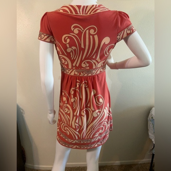 BCBGMaxAzria Stetchy
V-Neck Mod Dress Size
XSmall - Picture 2 of 7